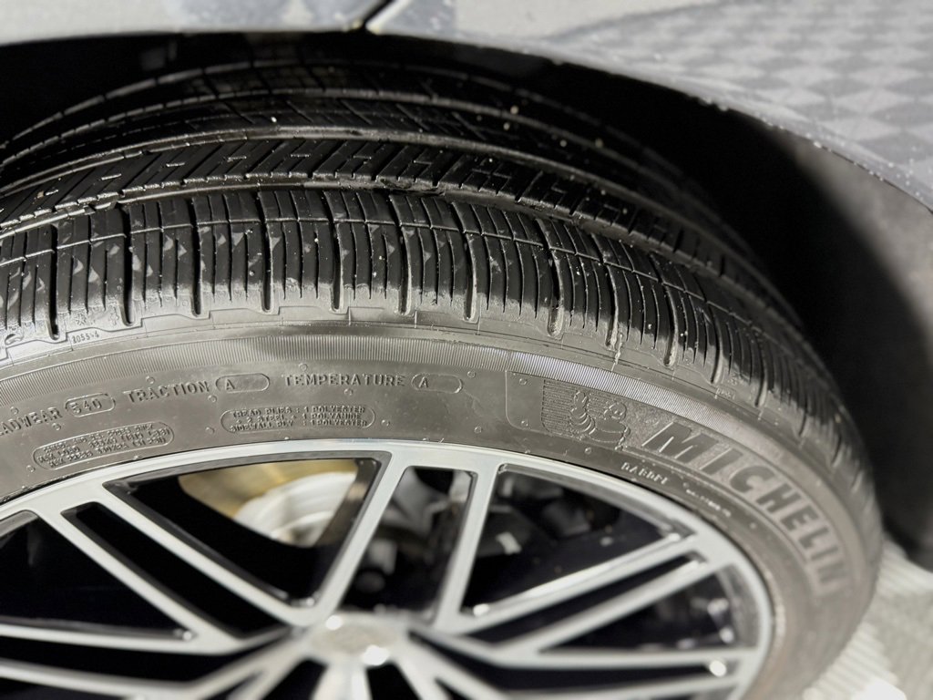 Certified 2025 Porsche Macan image 14