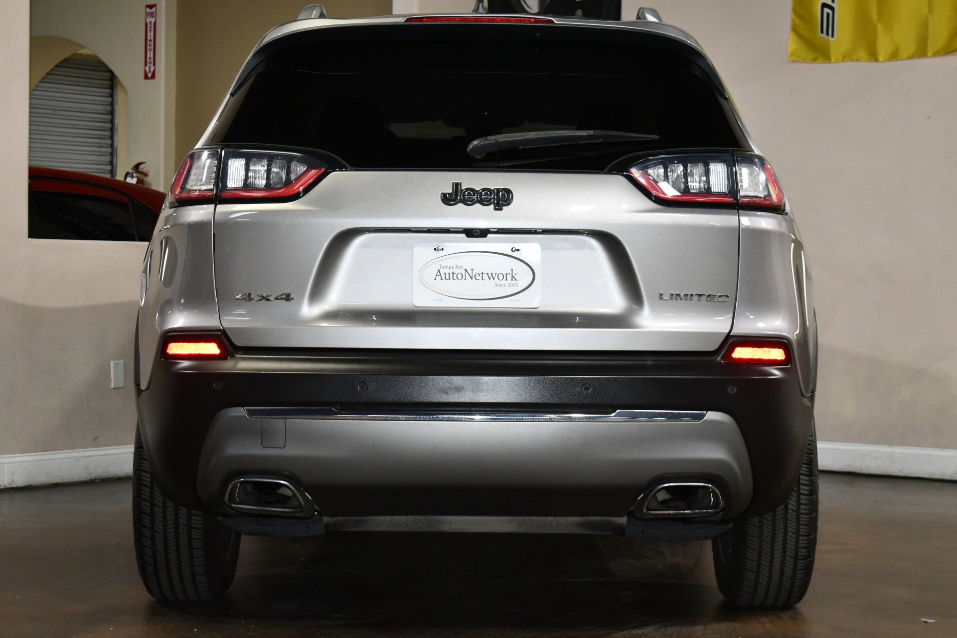 Used 2019 Jeep Cherokee Limited image 2