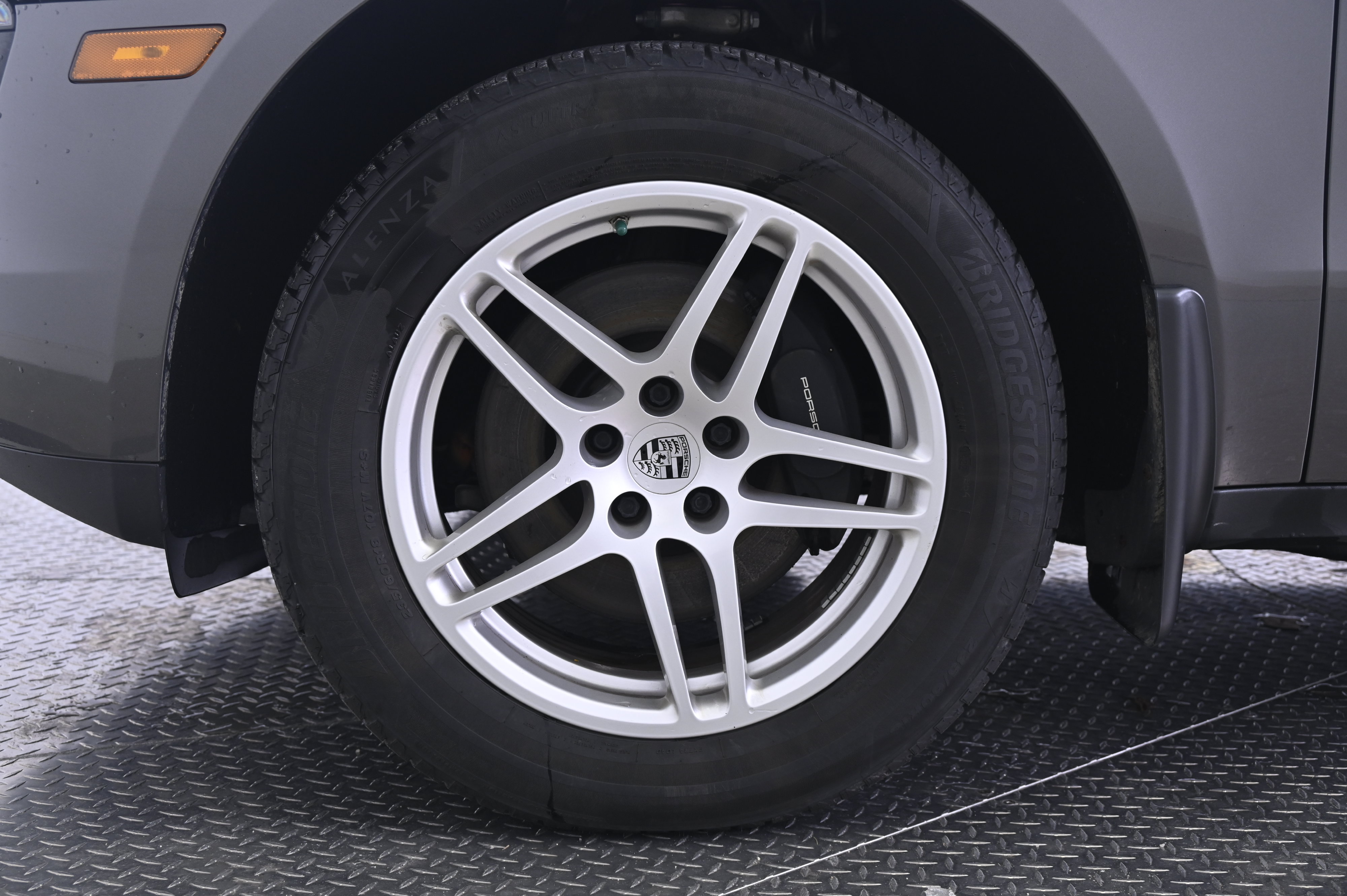 Used 2018 Porsche Macan AWD/4WD image 11