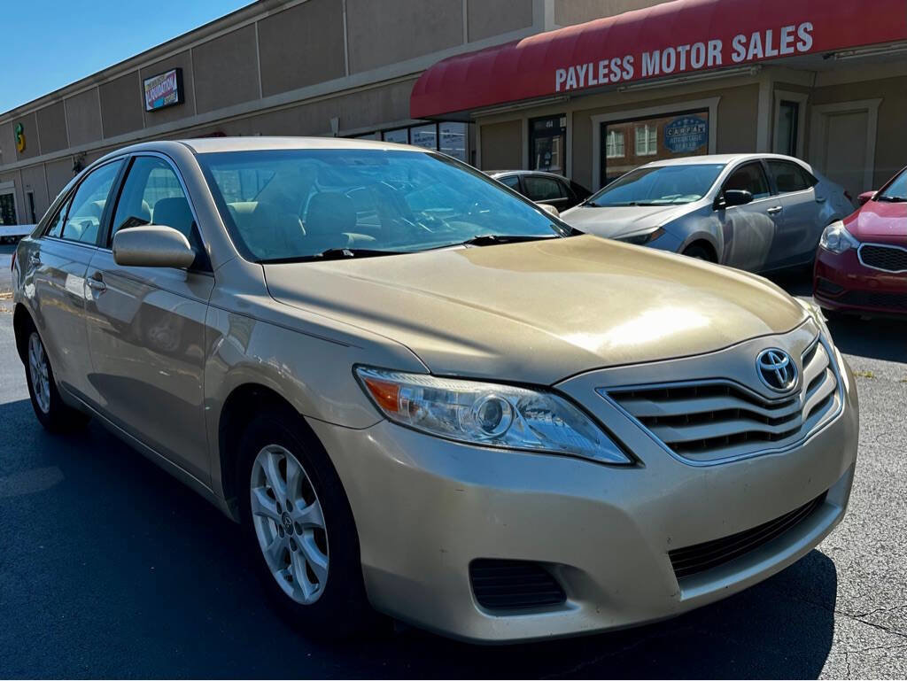 Used 2010 Toyota Camry LE image 1