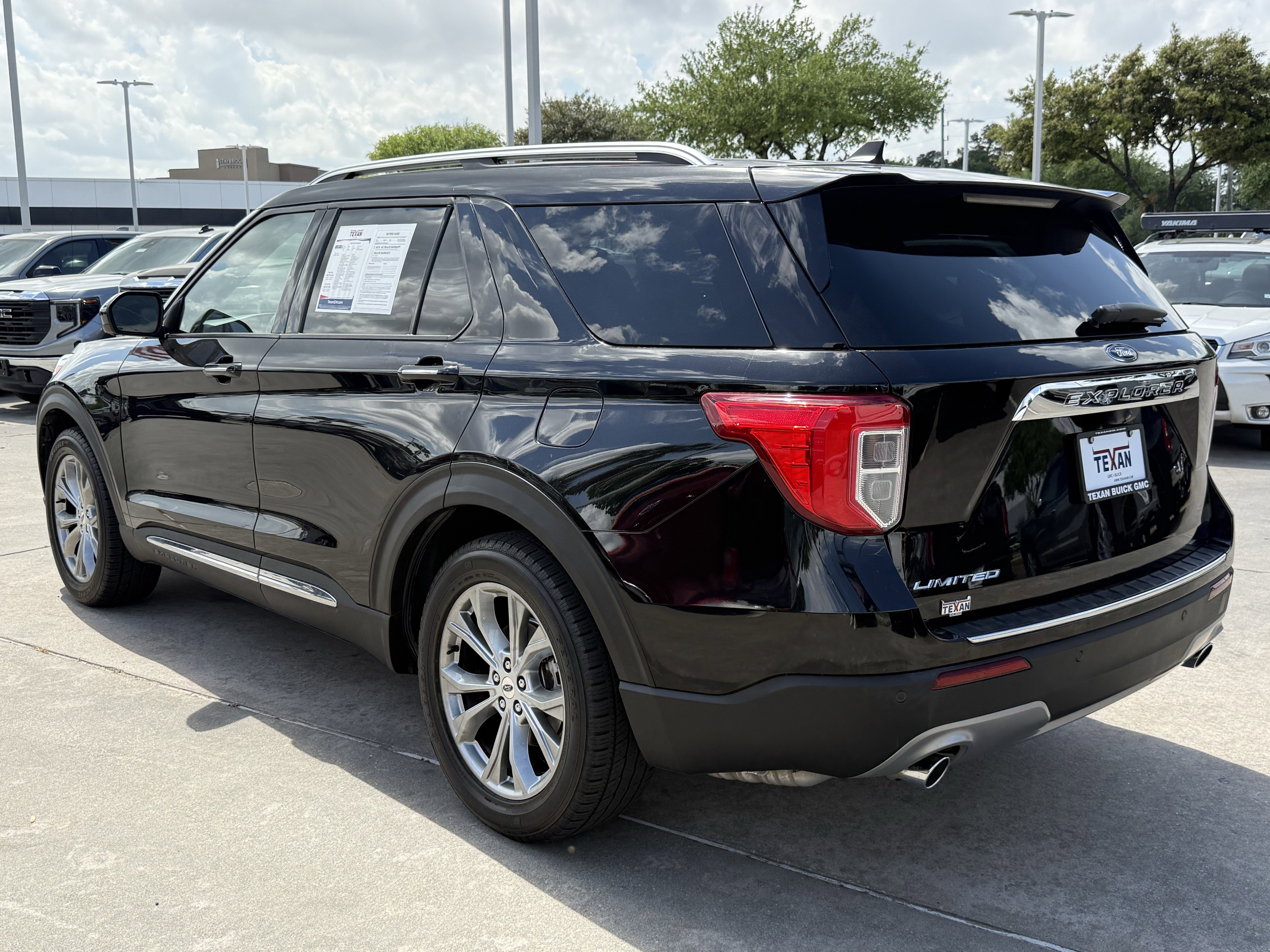 Used 2022 Ford Explorer Limited image 7