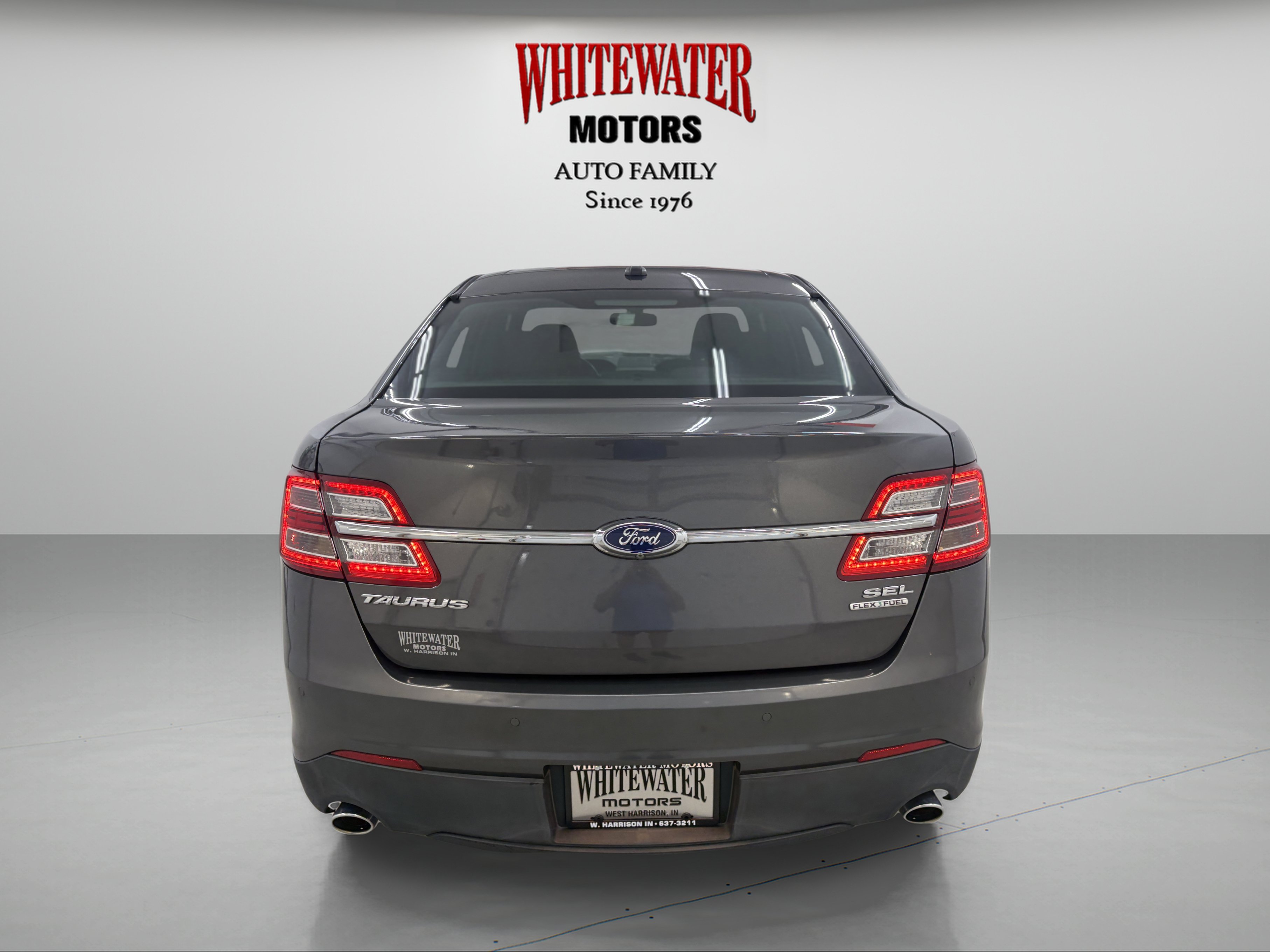Used 2015 Ford Taurus SEL FWD image 3