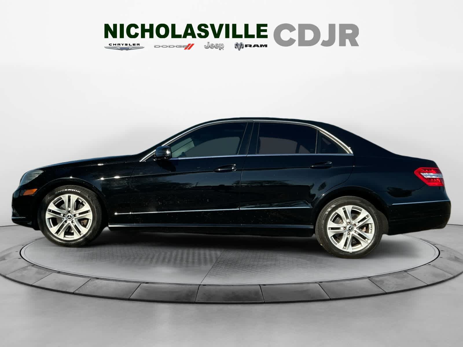 Used 2010 Mercedes-Benz E 350 4MATIC Sedan image 2