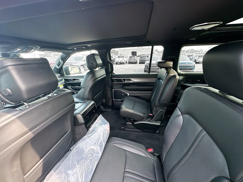 New 2026 Jeep Grand Wagoneer L 4WD w/ Premium Group I image 30