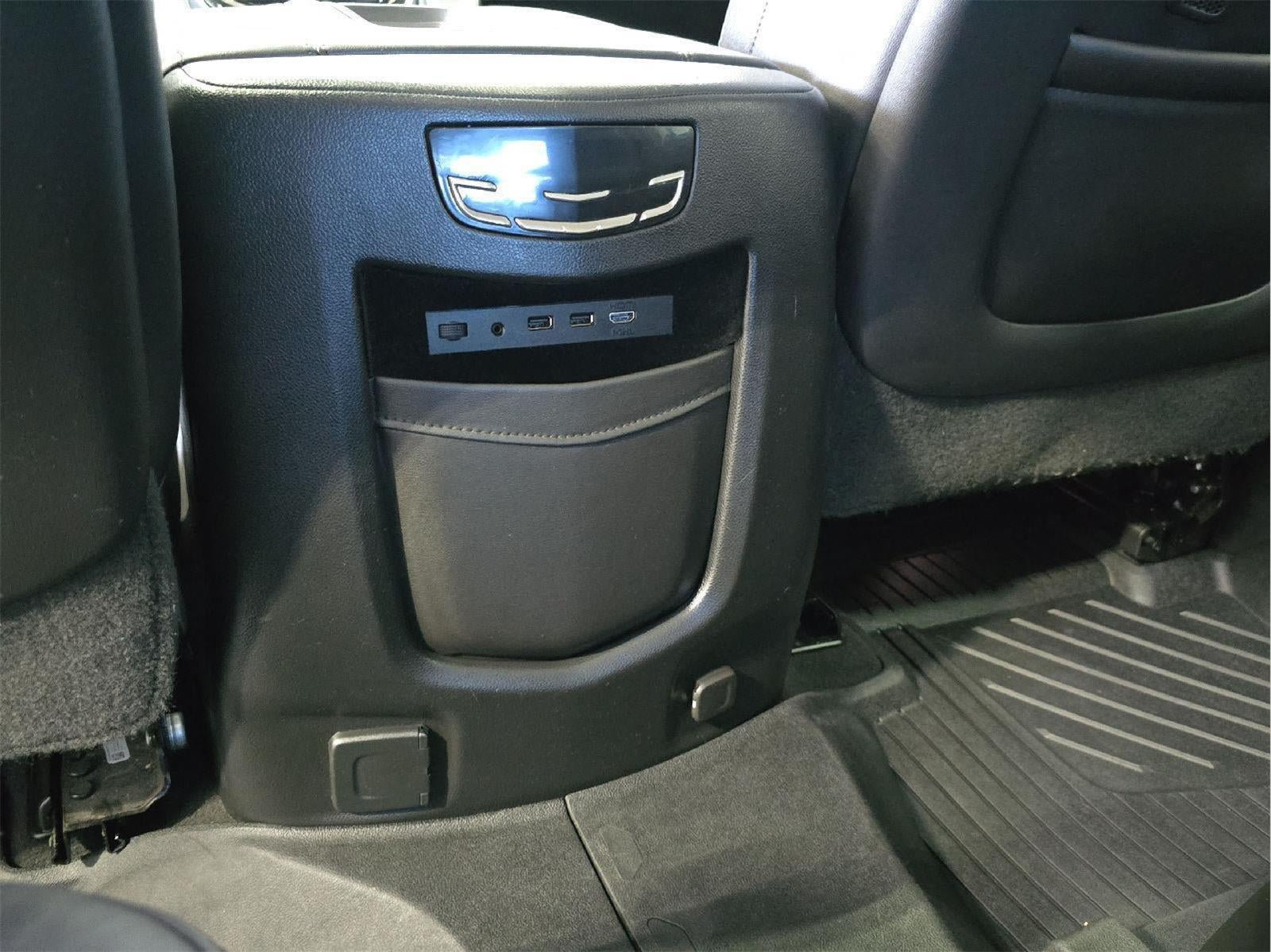 Used 2018 Cadillac Escalade Premium Luxury AWD/4WD image 21