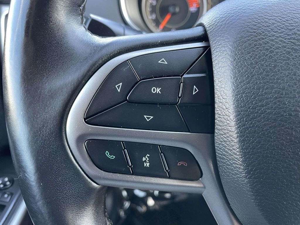 Used 2019 Jeep Cherokee Latitude Plus image 30