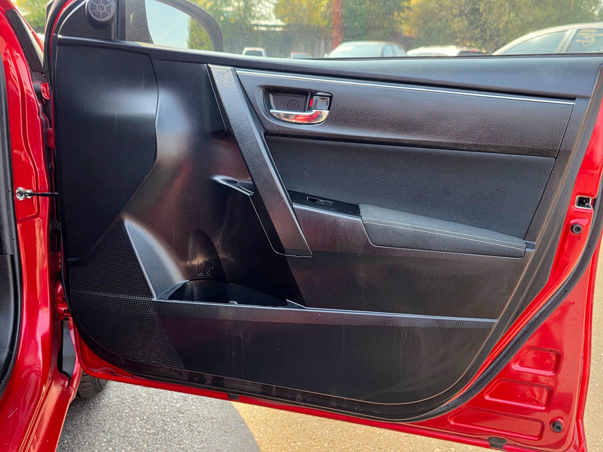Used 2017 Toyota Corolla LE w/ Carpet Mat Package (TMS) FWD image 39