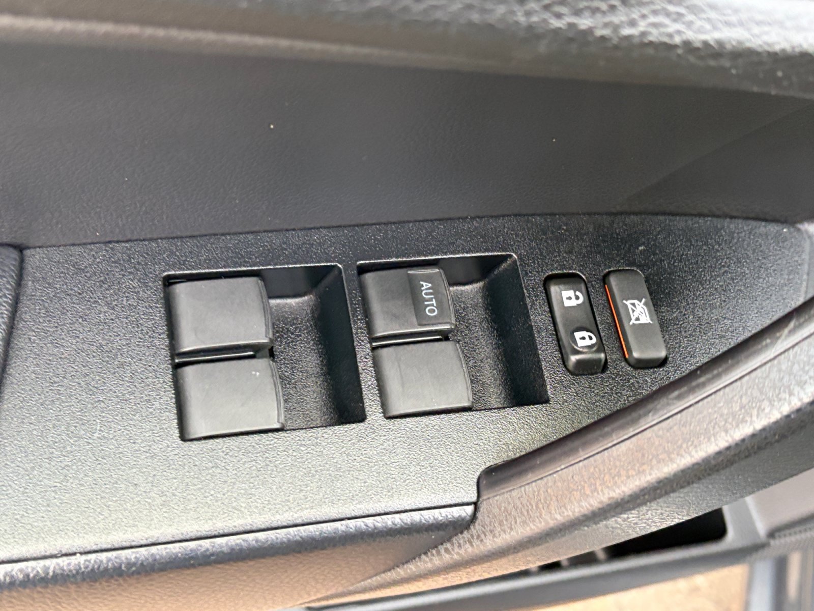 Used 2017 Toyota Corolla SE w/ Carpet Mat Package (TMS) FWD image 13