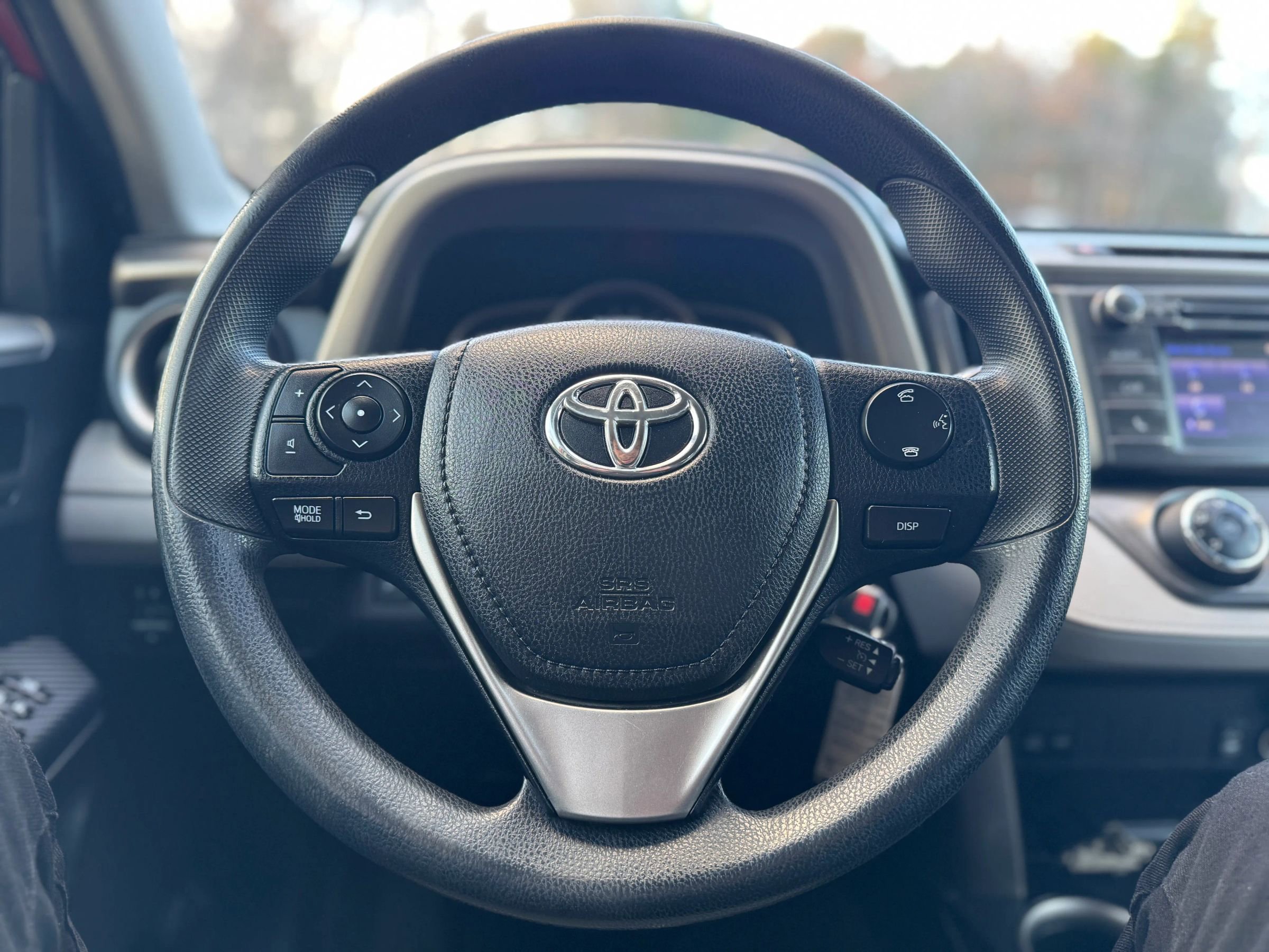 Used 2015 Toyota RAV4 LE image 17