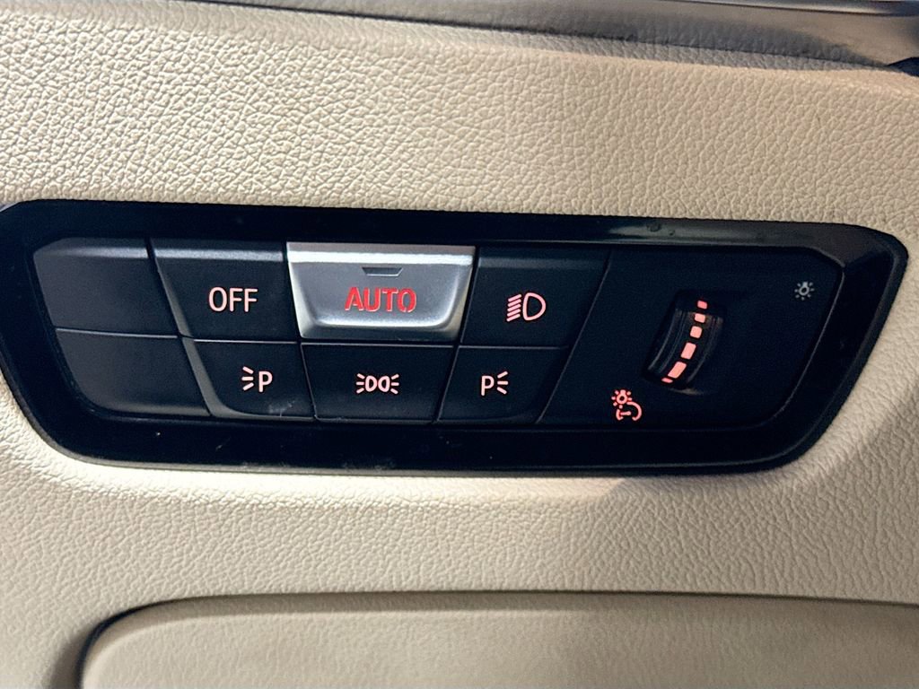 Used 2019 BMW 330i Sedan w/ Driving Assistance Package RWD image 11