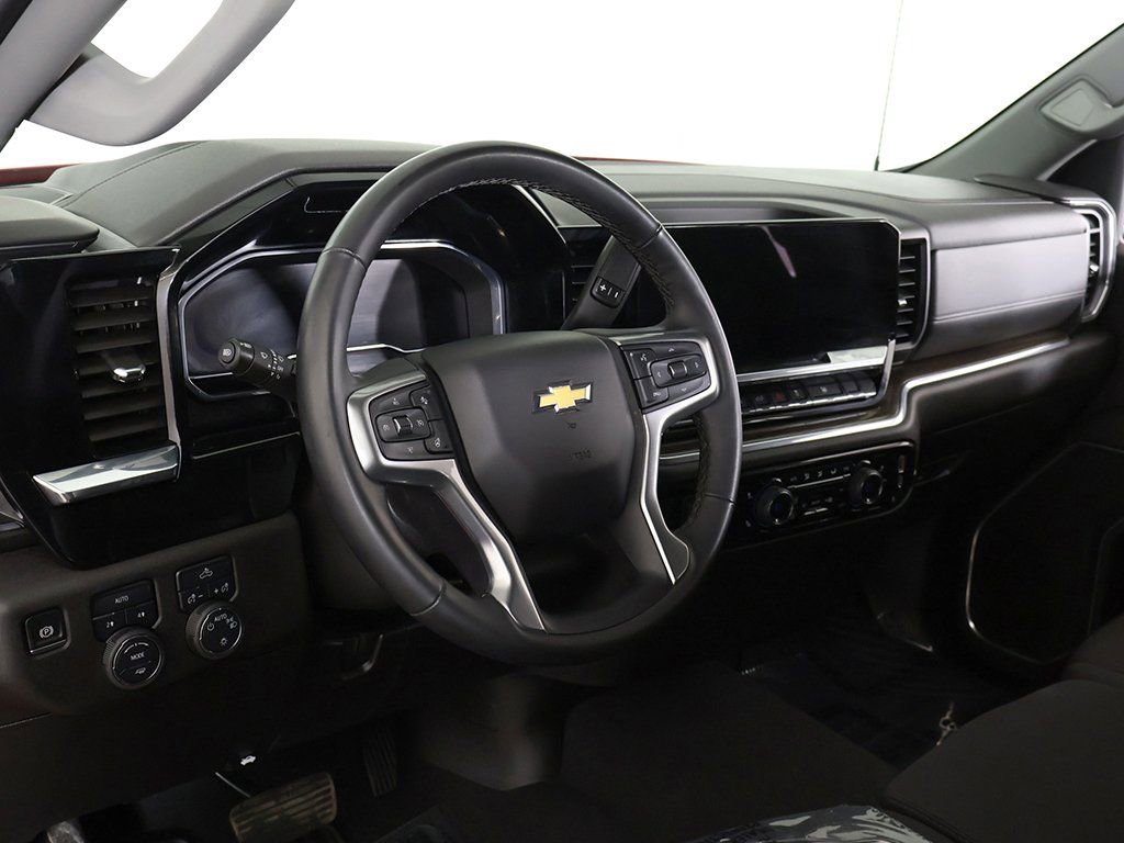 Used 2025 Chevrolet Silverado 1500 LT image 25