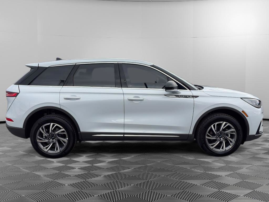 Used 2025 Lincoln Corsair Premiere image 8