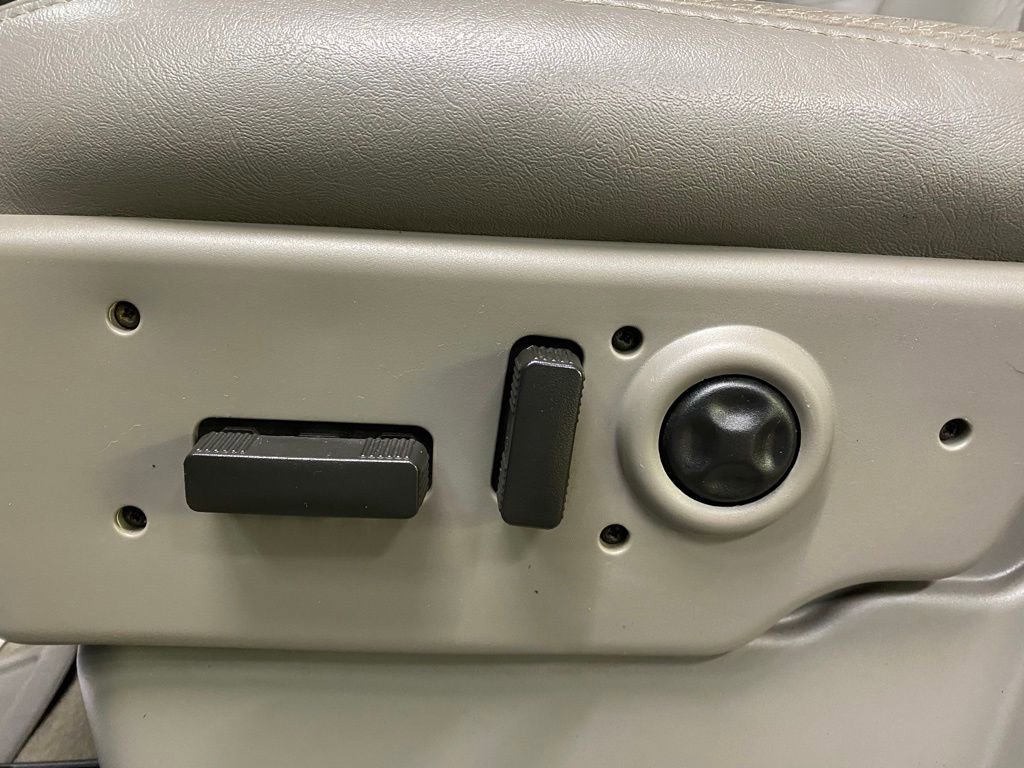 Used 2004 Chevrolet Silverado 3500 LT image 16