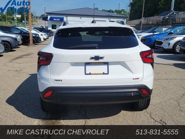 Used 2026 Chevrolet Trax RS FWD image 4