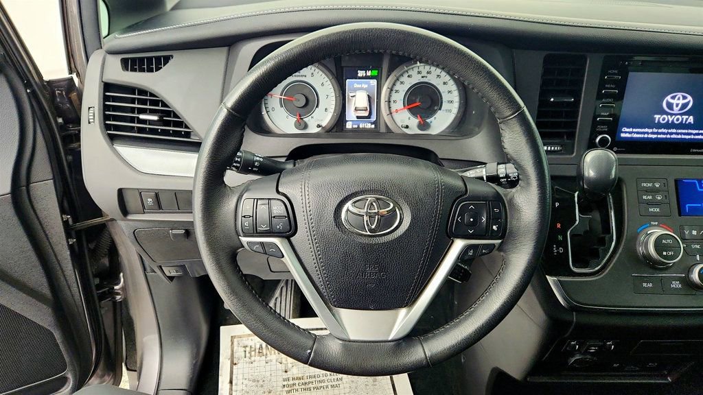 Used 2018 Toyota Sienna SE Premium image 14