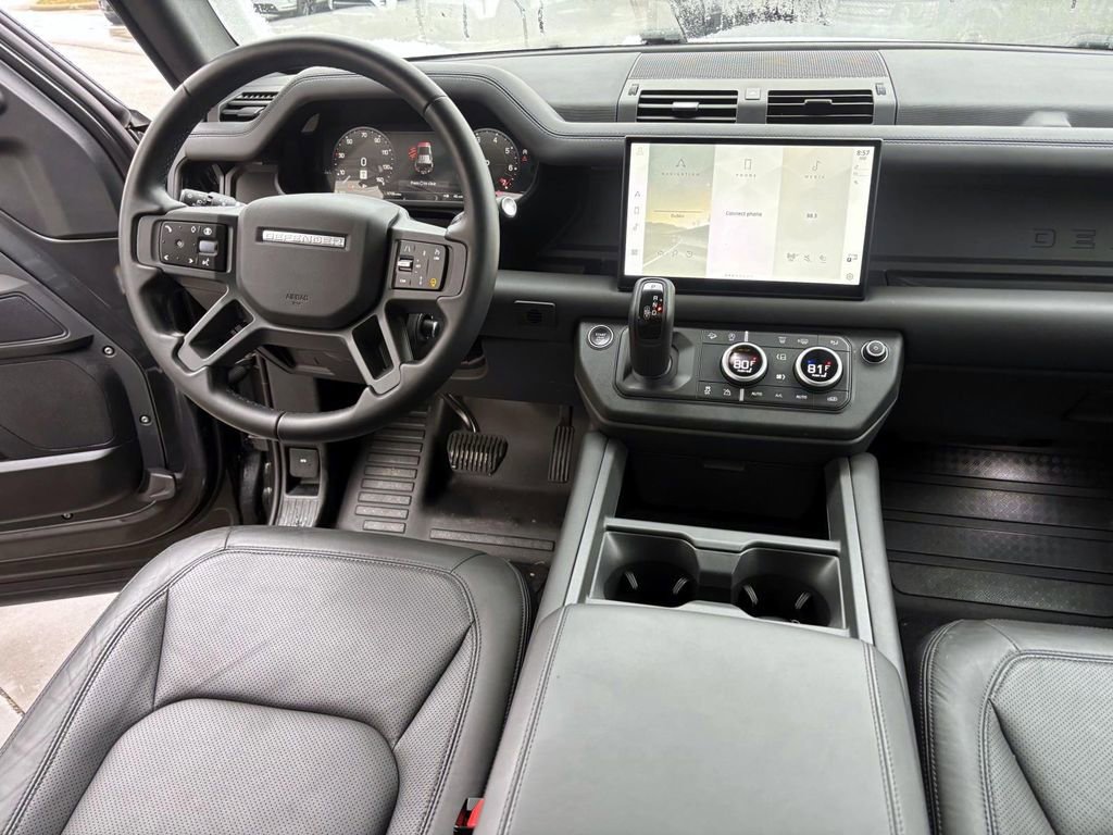 Used 2025 Land Rover Defender 110 S image 57