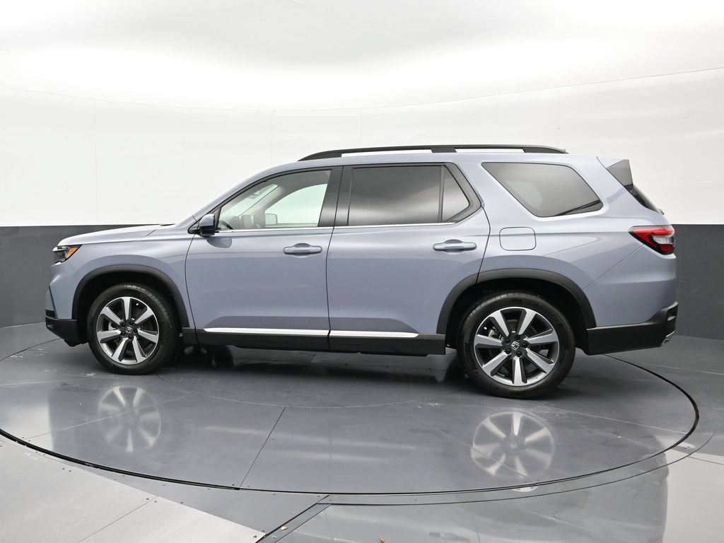 Used 2025 Honda Pilot Touring image 2