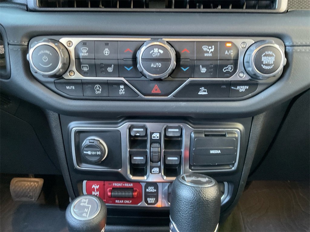 Used 2024 Jeep Wrangler Unlimited Rubicon w/ Technology Group image 25