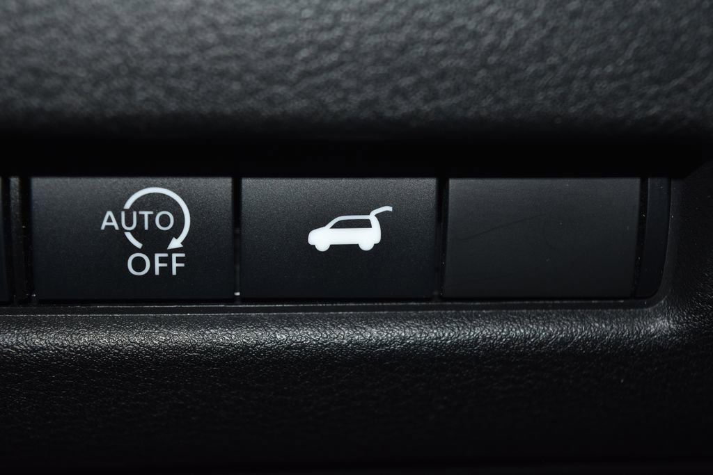 Used 2025 Nissan Rogue SV image 18