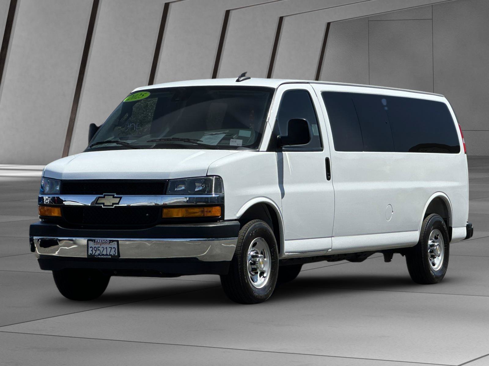Used 2025 Chevrolet Express 3500 LT w/ LT Preferred Equipment Group RWD image 8
