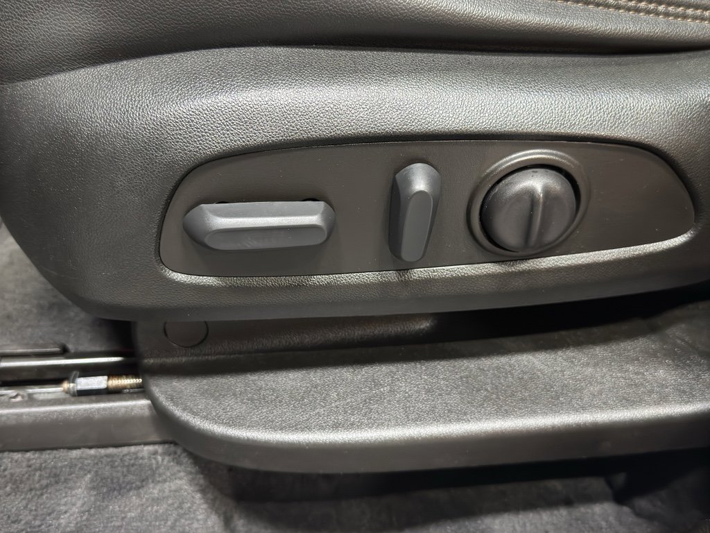 Used 2023 Chevrolet Traverse High Country image 16