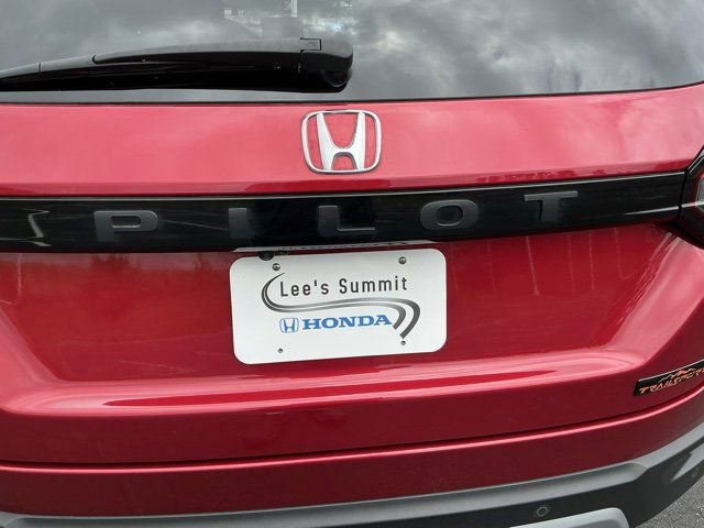 Used 2025 Honda Pilot TrailSport image 5