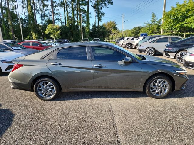 New 2025 Hyundai Elantra Blue FWD image 2