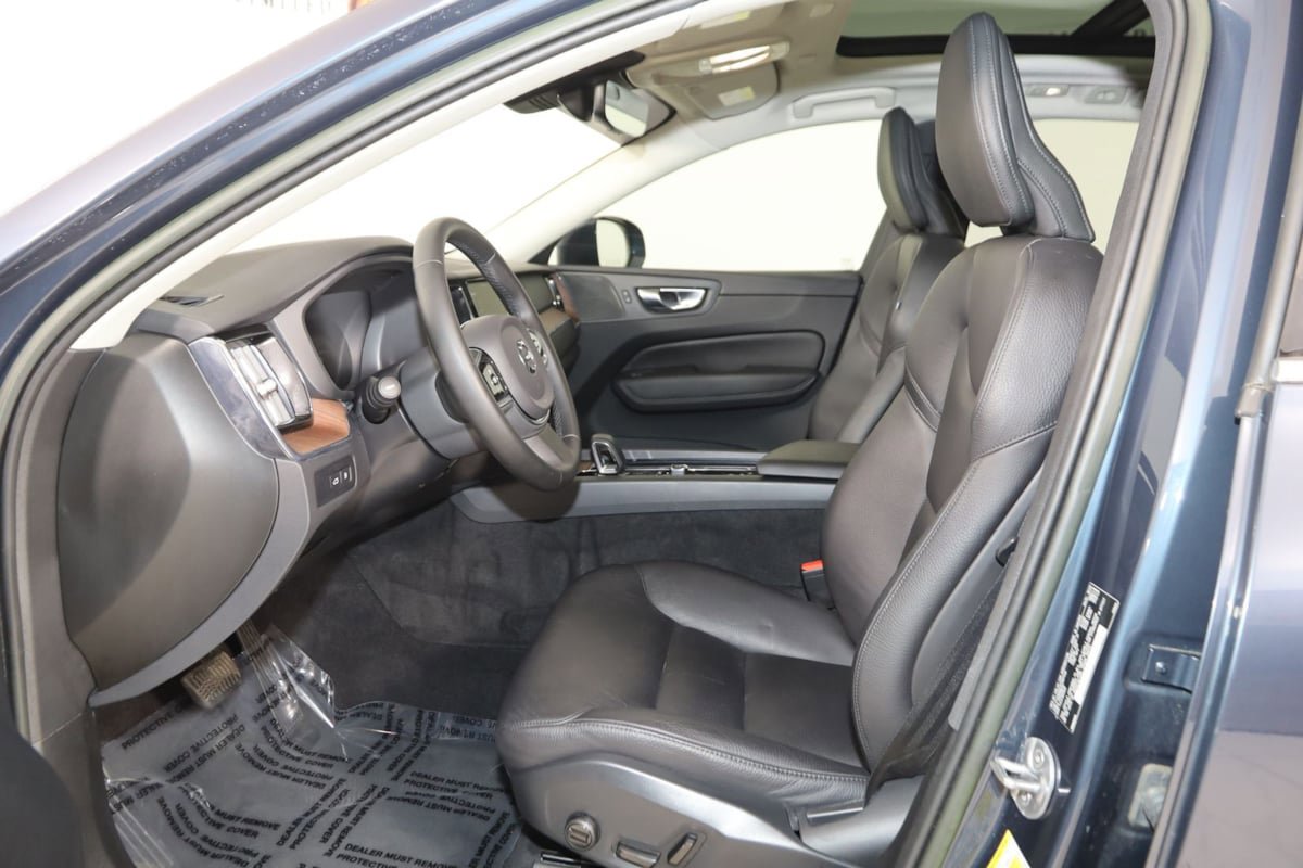 Used 2023 Volvo XC60 T8 Plus AWD/4WD image 12