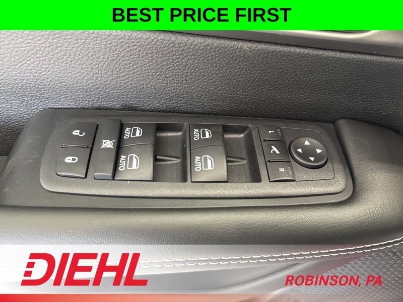 New 2027 Chrysler Pacifica Limited w/ Family Tech Group AWD/4WD image 25