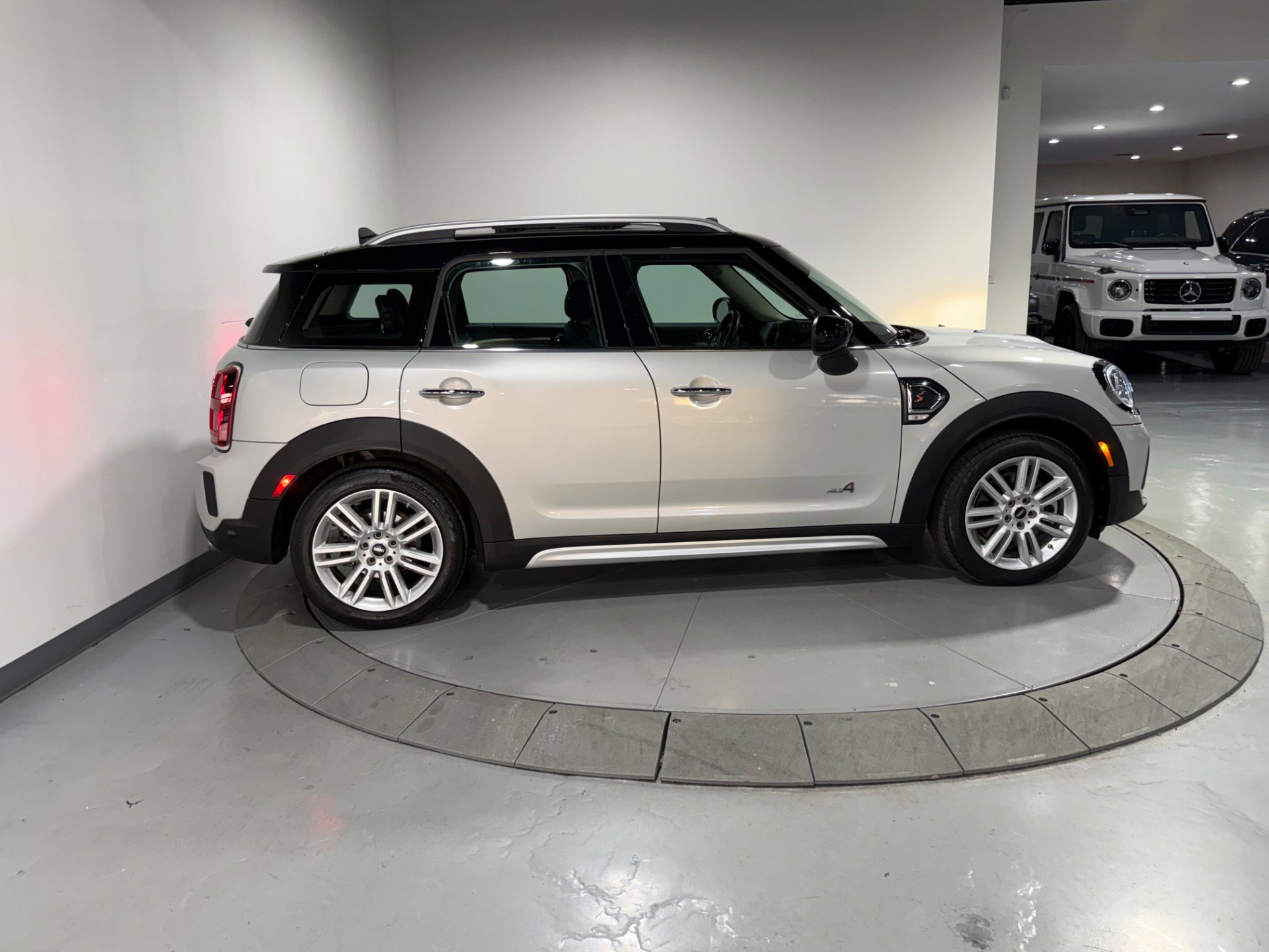 Used 2023 MINI Cooper Countryman S w/ Signature Upholstery Package image 9