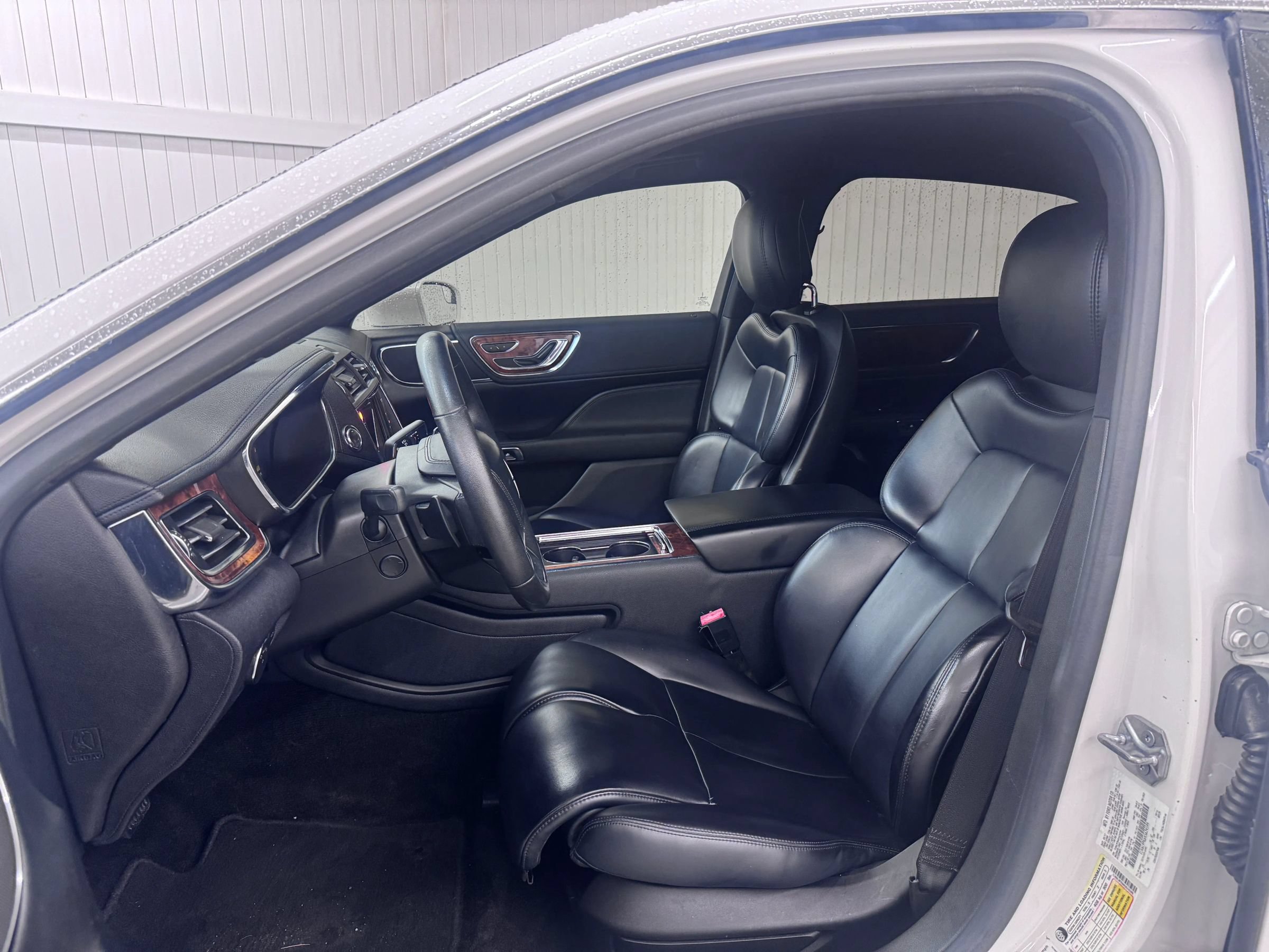 Used 2017 Lincoln Continental Premiere FWD image 9