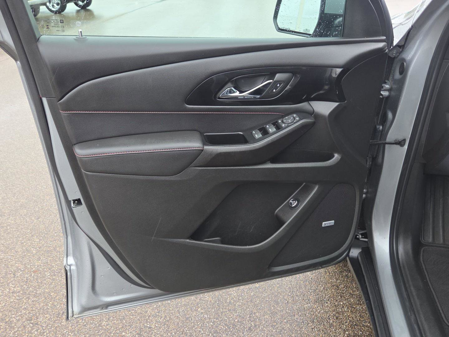 Used 2023 Chevrolet Traverse RS AWD/4WD image 16