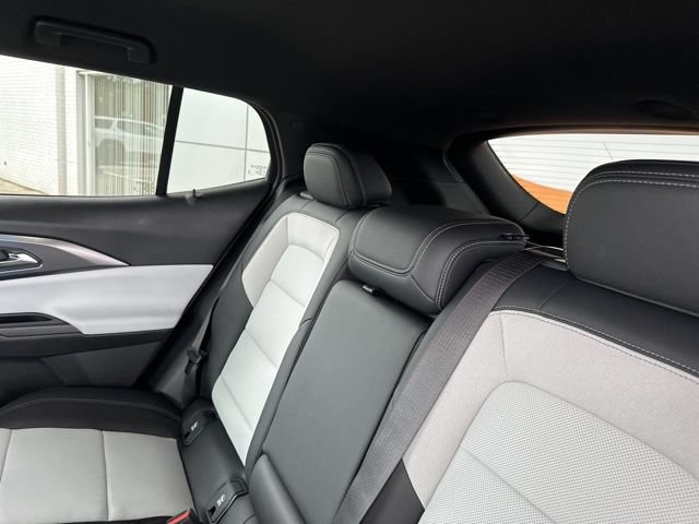 New 2026 Chevrolet Equinox EV LT w/ Convenience Package II AWD/4WD image 30