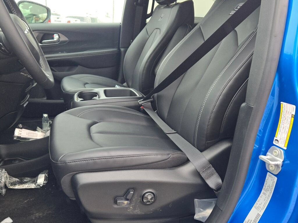 New 2026 Chrysler Pacifica Select w/ S Appearance Package AWD/4WD image 25
