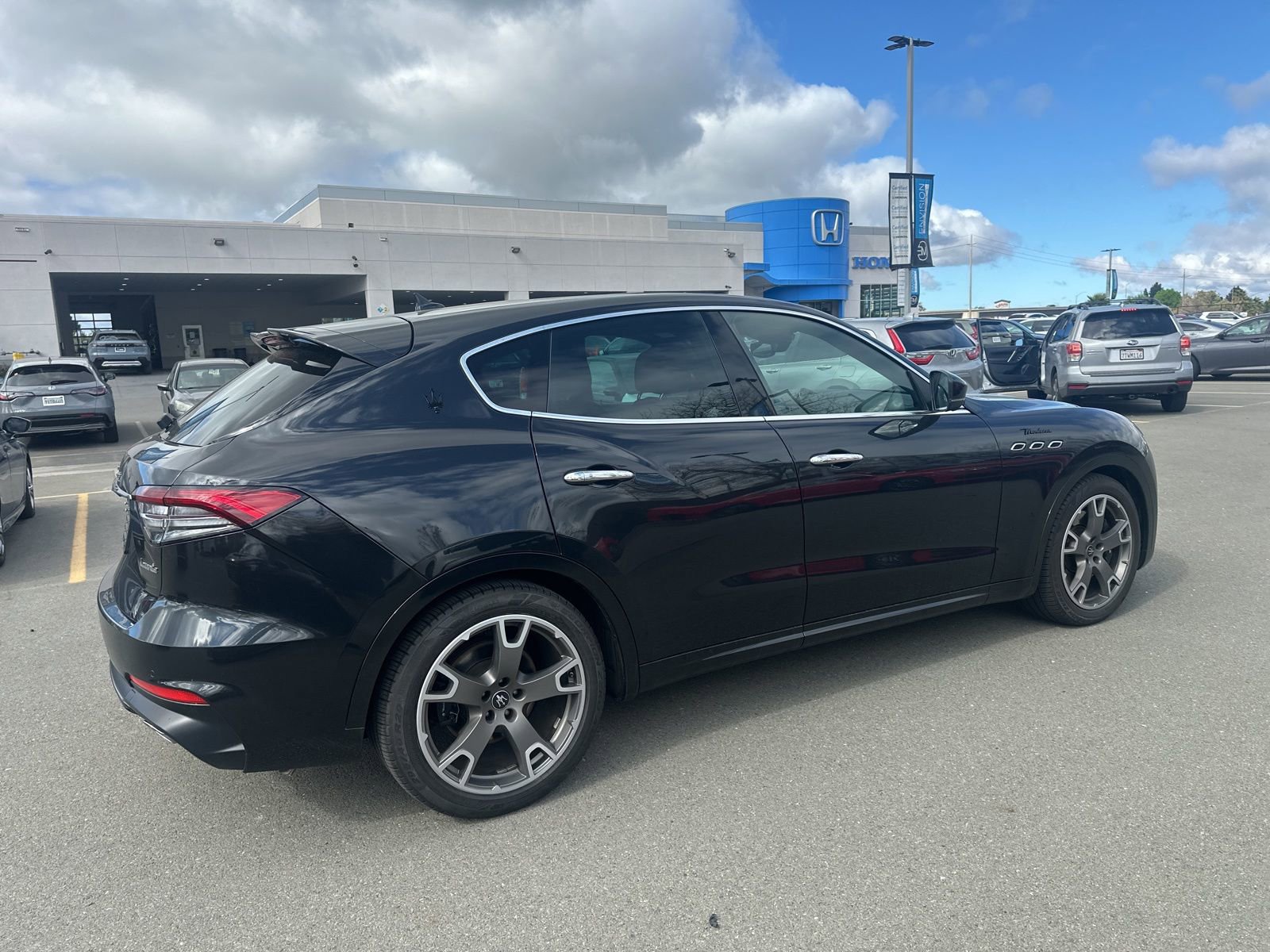 Used 2023 Maserati Levante Modena image 3