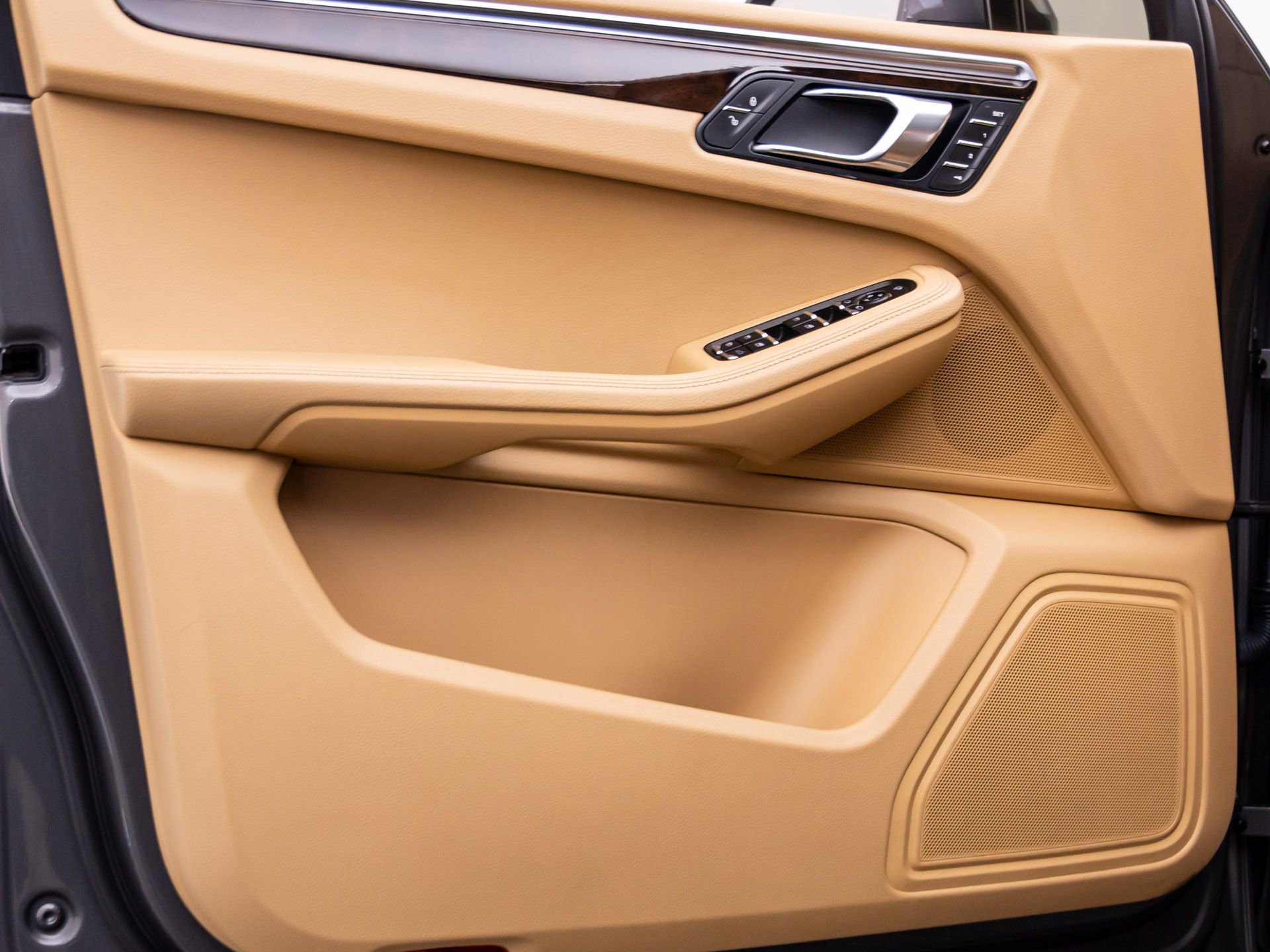 Used 2015 Porsche Macan S image 14