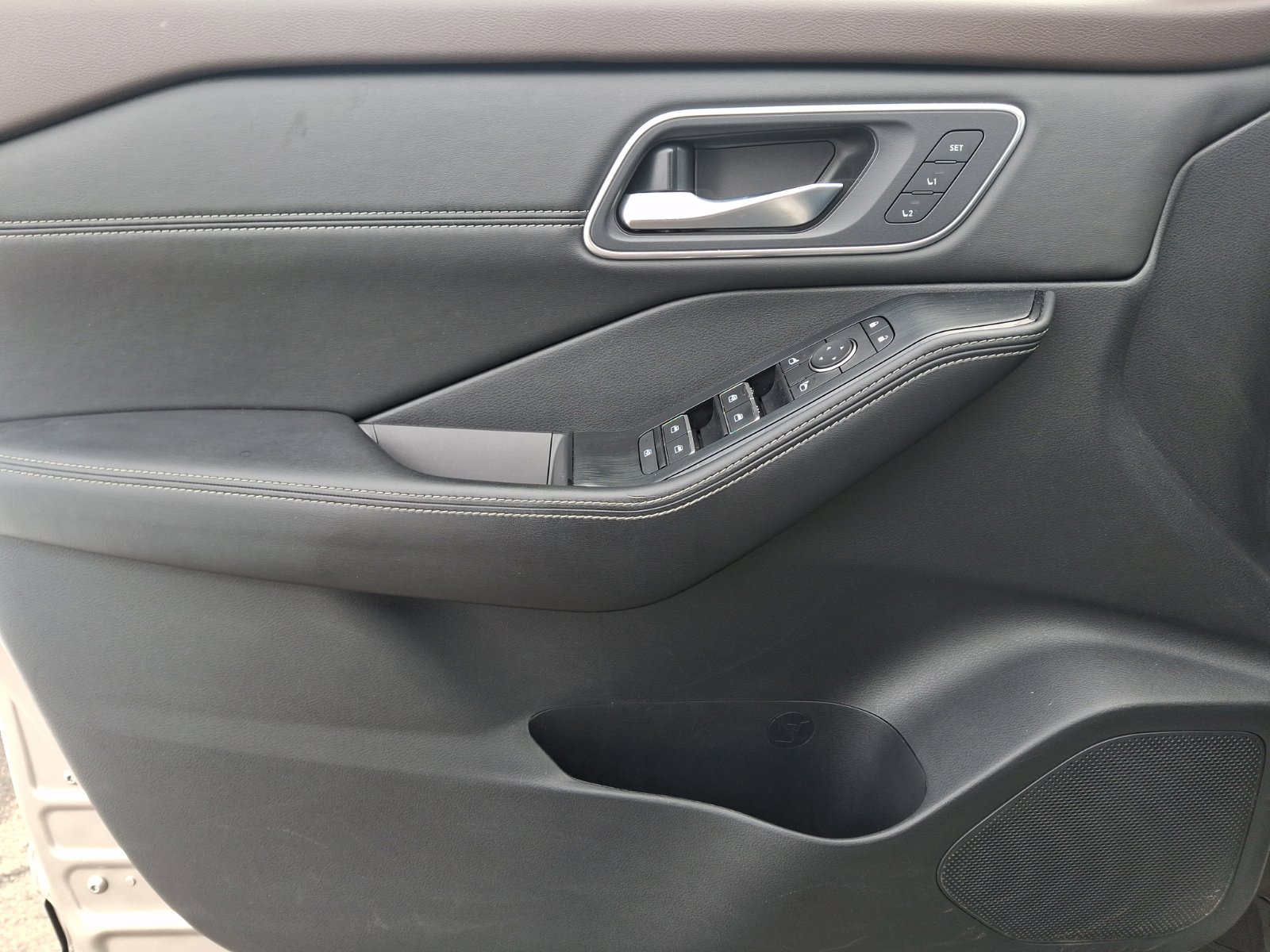 Used 2021 Nissan Rogue SL w/ Premium Package image 13