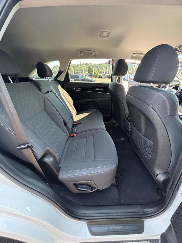 Used 2020 Kia Sorento AWD V6 image 26