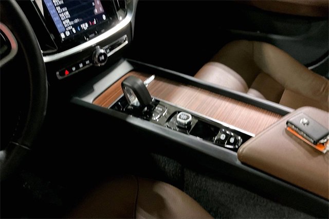 Certified 2025 Volvo V60 B5 Cross Country Plus image 16