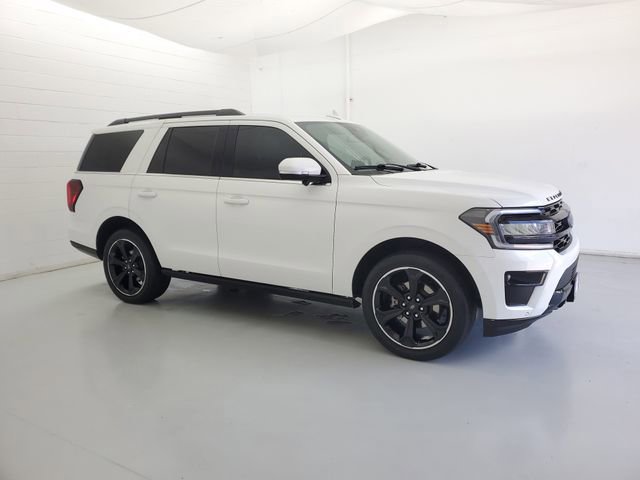 Used 2023 Ford Expedition Limited image 4