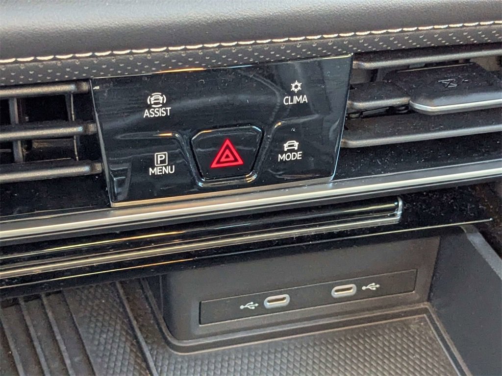 Used 2025 Volkswagen Atlas SE w/ Black Wheel Package image 25