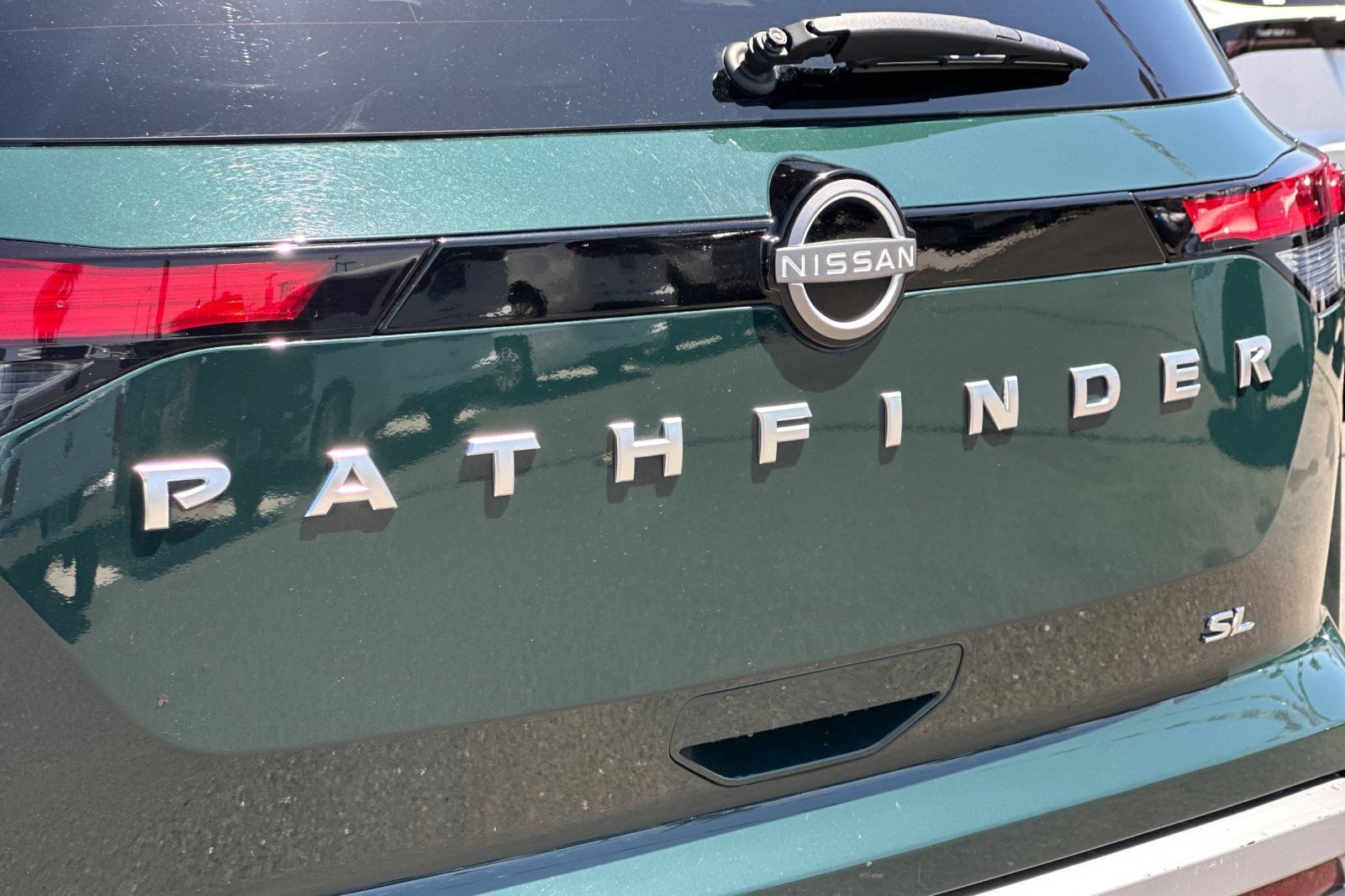 Certified 2025 Nissan Pathfinder SL FWD image 35