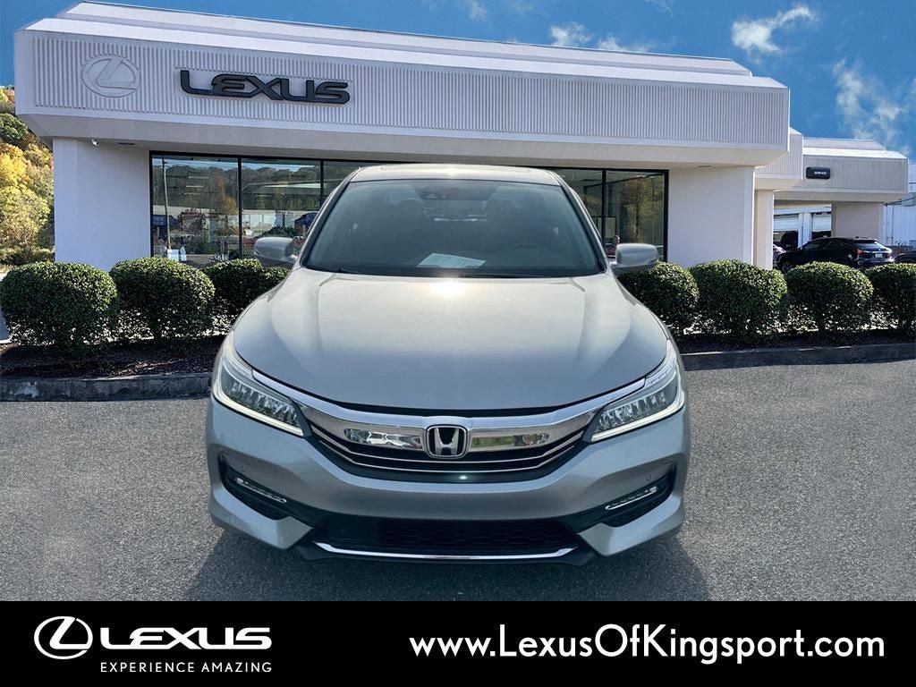 Used 2017 Honda Accord Touring image 8