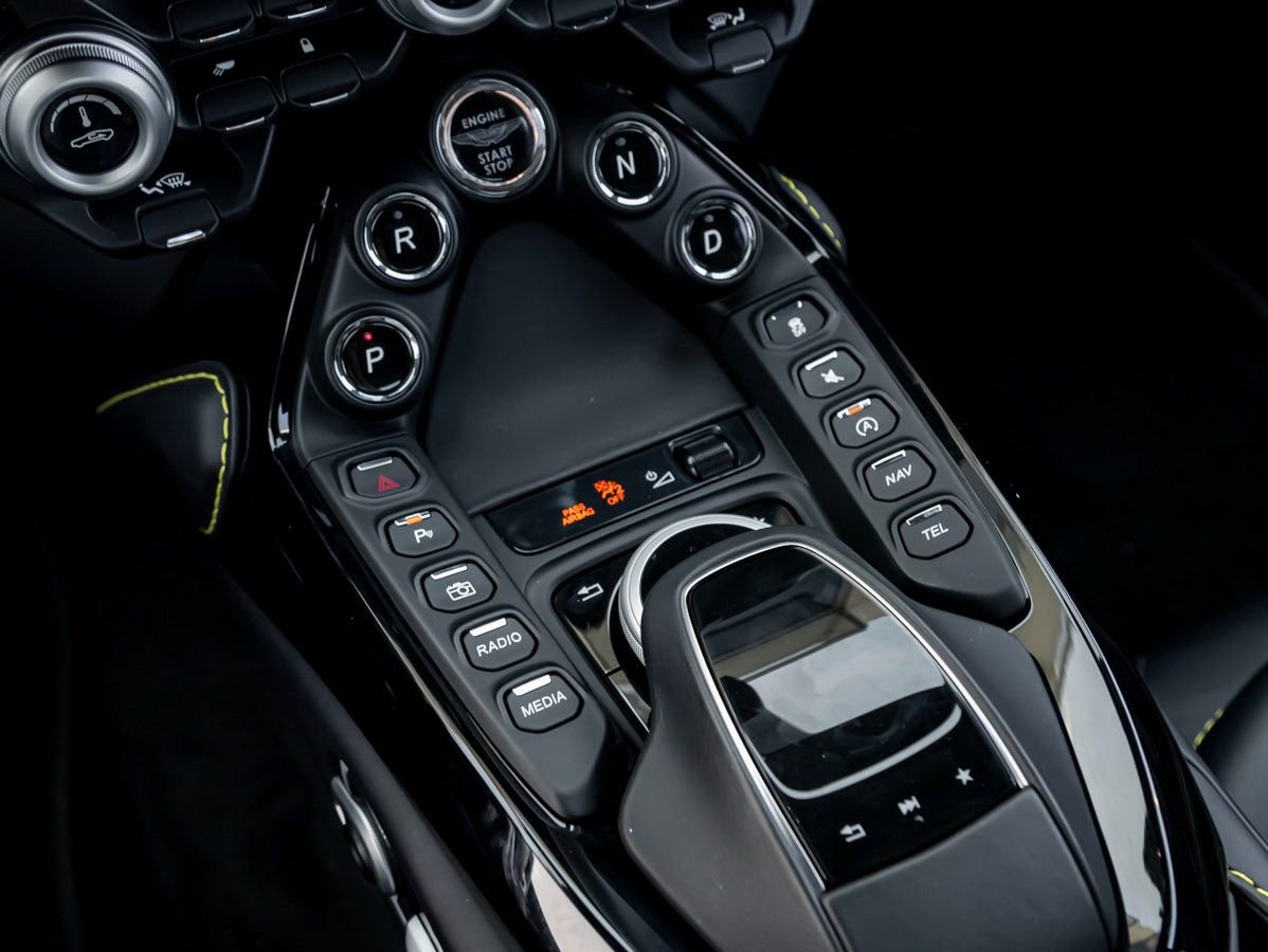 Used 2023 Aston Martin V8 Vantage Roadster image 18