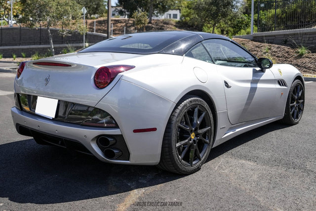 Used 2012 Ferrari California RWD image 17