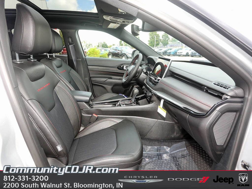 New 2025 Jeep Compass Trailhawk w/ Sun & Sound Group image 18