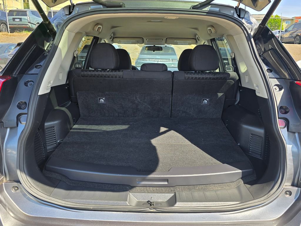 Used 2018 Nissan Rogue SV AWD/4WD image 13