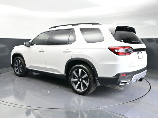 Used 2025 Honda Pilot Touring image 7