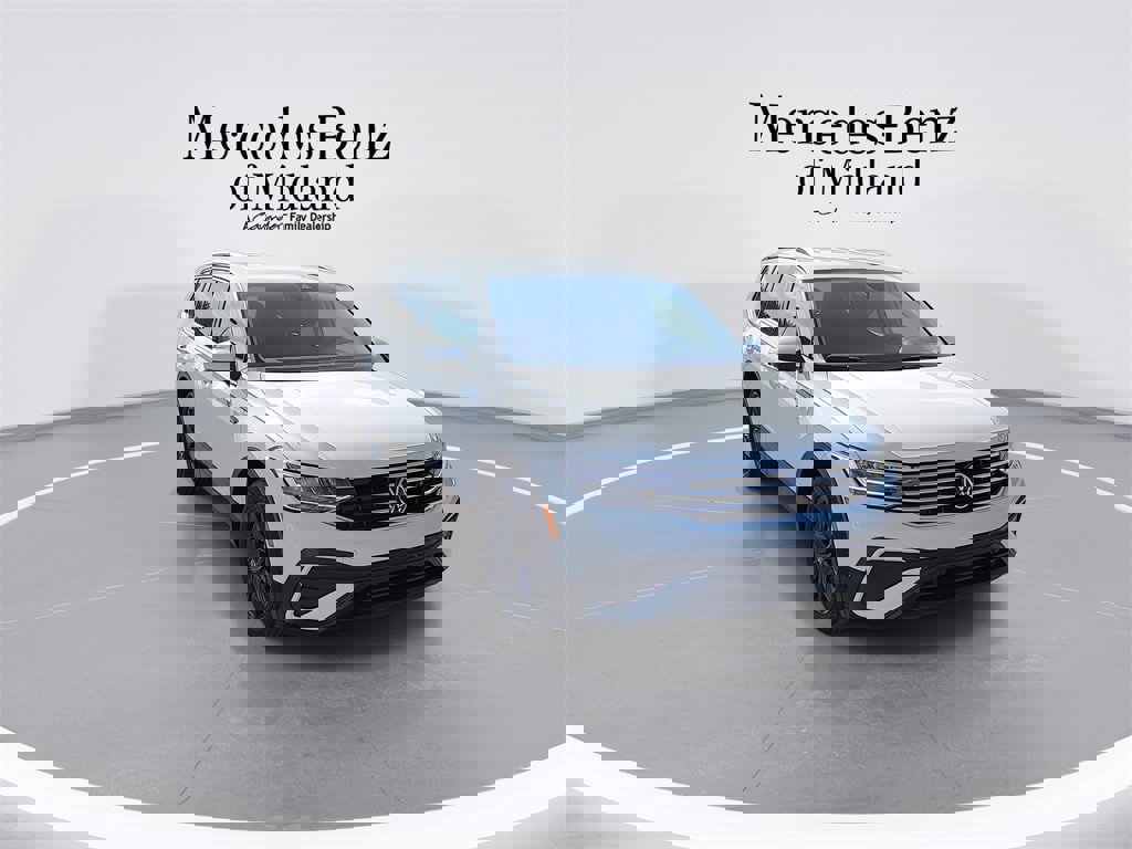 Used 2024 Volkswagen Tiguan SE image 2