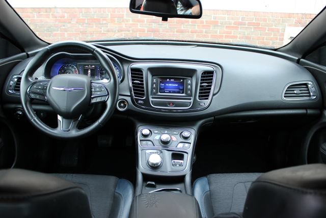 Used 2015 Chrysler 200 S FWD image 33